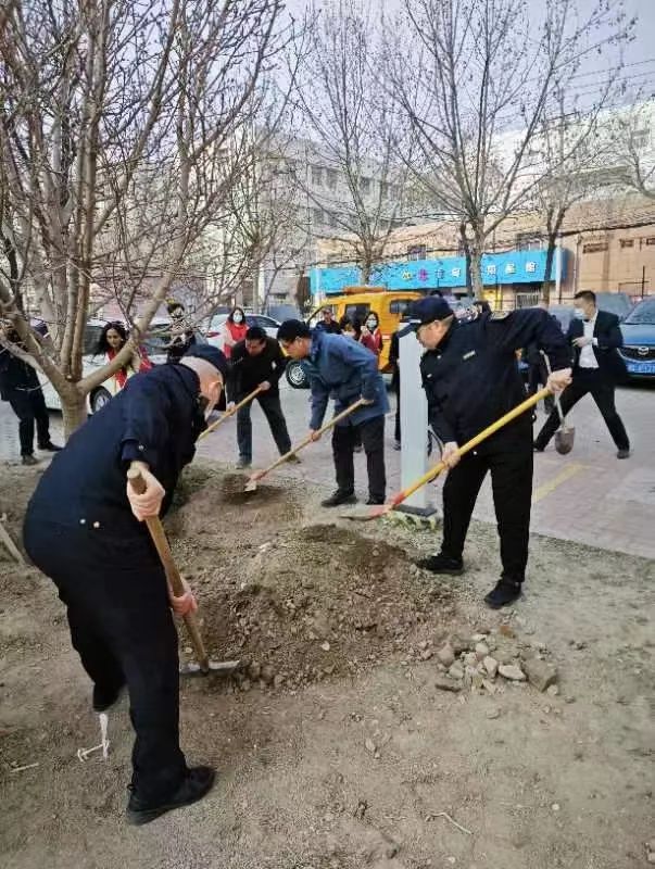 3.9 义务补植复绿 为居民营造美丽生活环境.jpg